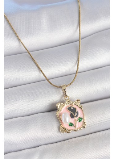 Erb 316L Çelik Gold Renk Zincir Pembe Mineli Çiçek İşlemli İnci Detay Portre Model Kadın Kolye