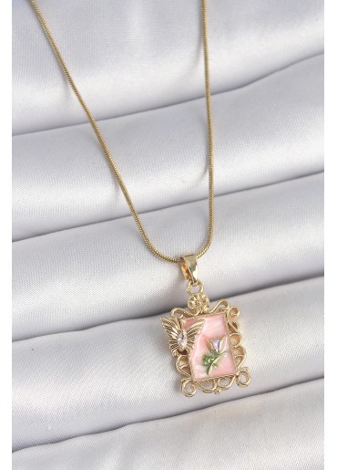 Erb 316L Çelik Gold Renk Zincir Pembe Mineli Çiçek İşlemeli Zirkon Taşlı Kelebek Detay Portre Model Kadın Kolye