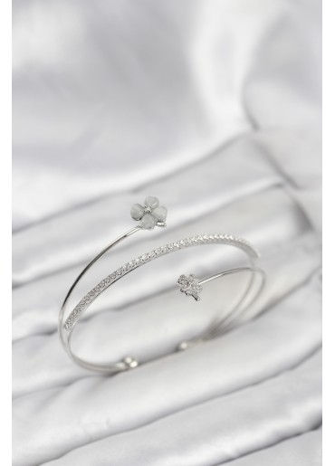 Erb Yonca Çiçek Model Pirinç Gümüş Renk Kadın Bileklik