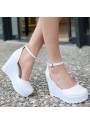 Leone Beyaz Rugan Dolgu Topuk Ayakkabı