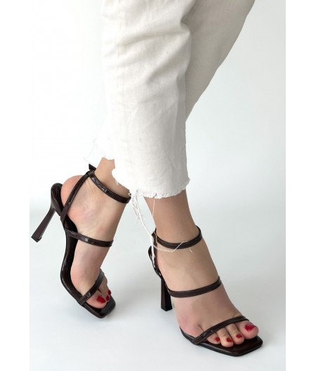 Umira Kahverengi Rugan Topuklu Bilekten Kemerli Ayakkabı